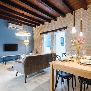 https://suites-triana-sevilla-apartments.es-andalucia.com